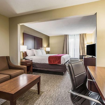 Comfort Inn & Suites Greenwood Near University Екстер'єр фото