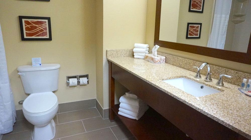 Comfort Inn & Suites Greenwood Near University Екстер'єр фото