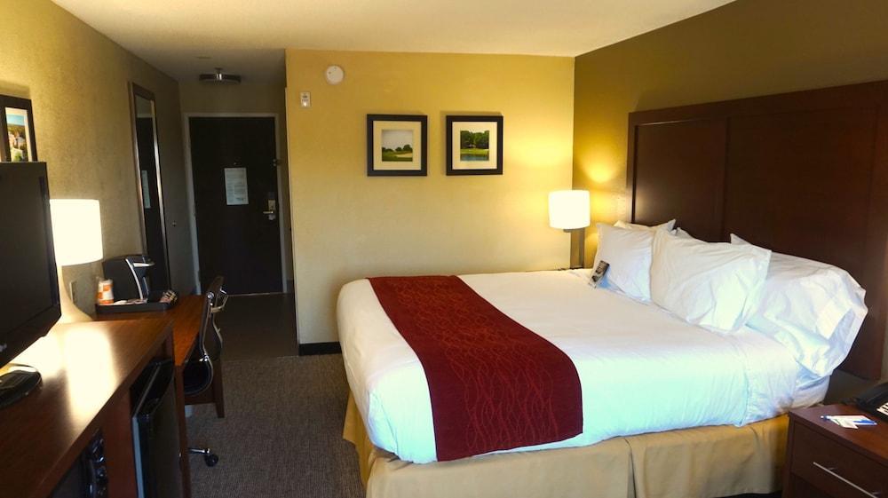 Comfort Inn & Suites Greenwood Near University Екстер'єр фото