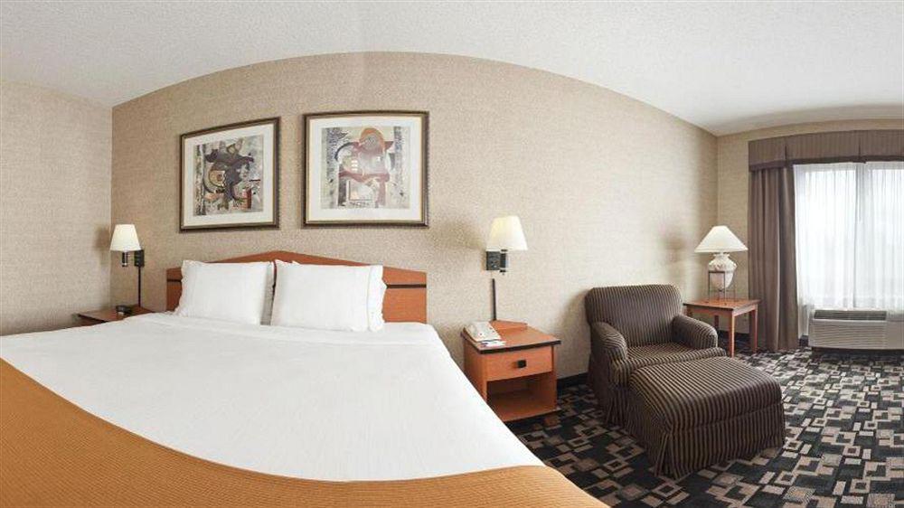 Comfort Inn & Suites Greenwood Near University Екстер'єр фото