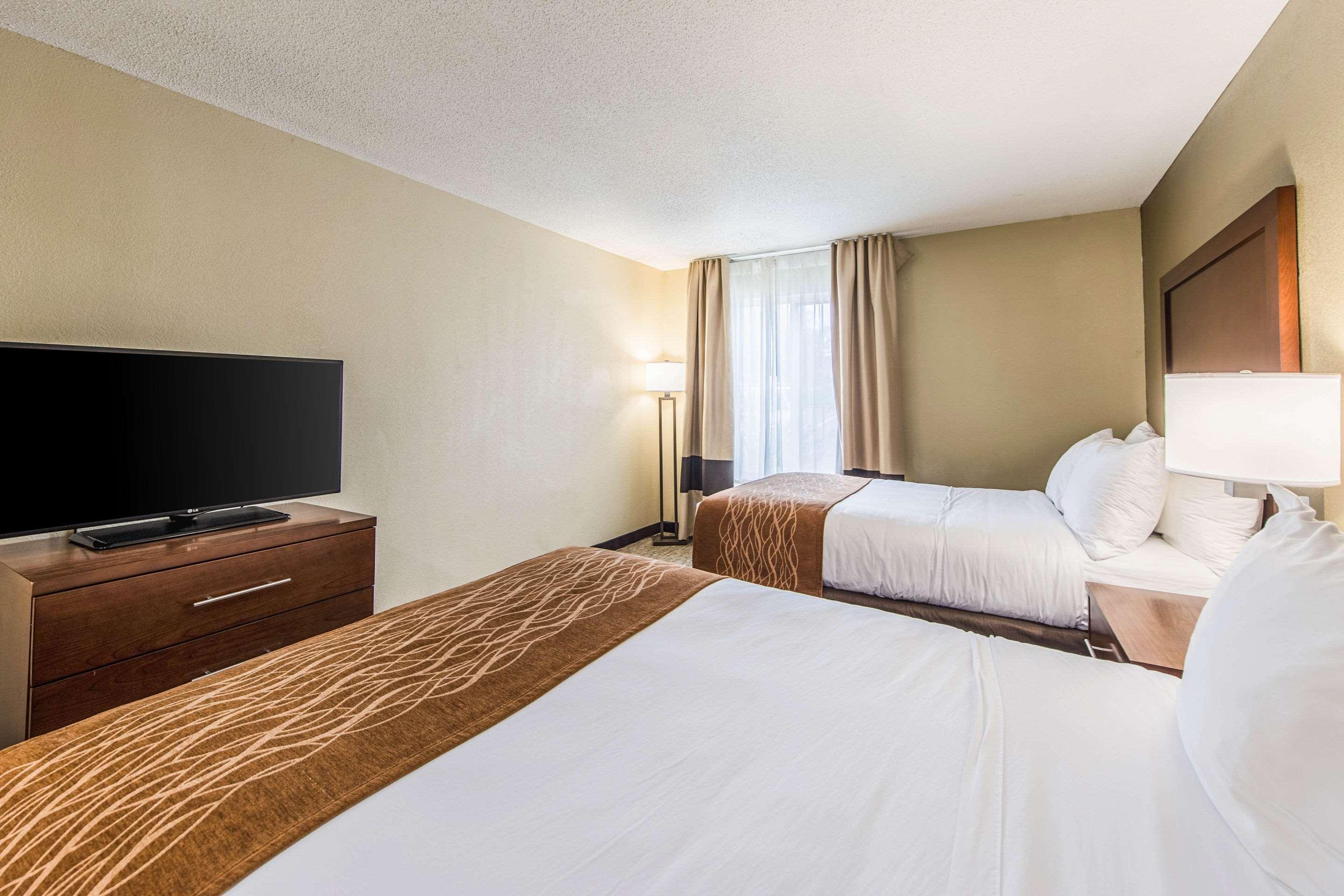 Comfort Inn & Suites Greenwood Near University Екстер'єр фото
