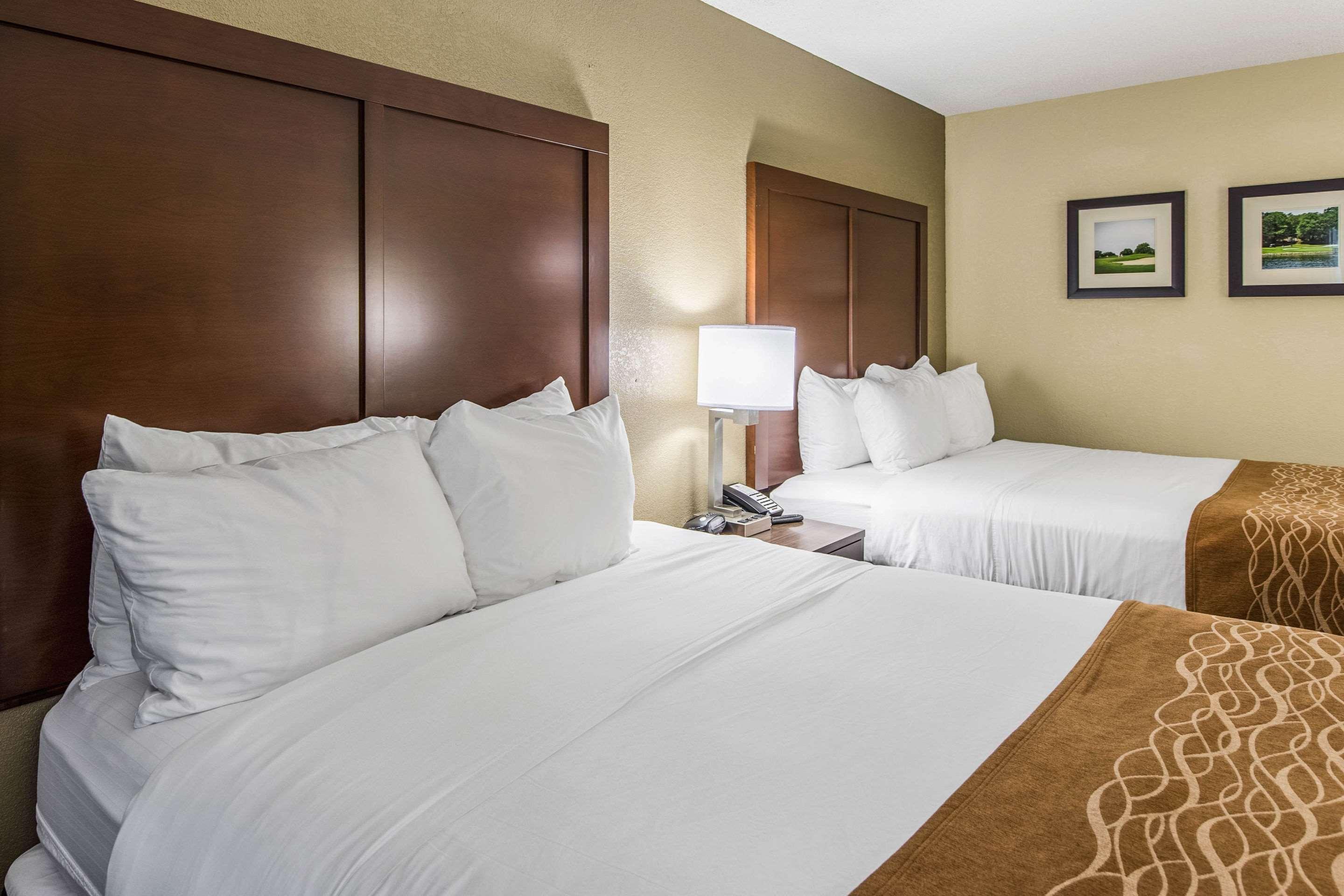Comfort Inn & Suites Greenwood Near University Екстер'єр фото