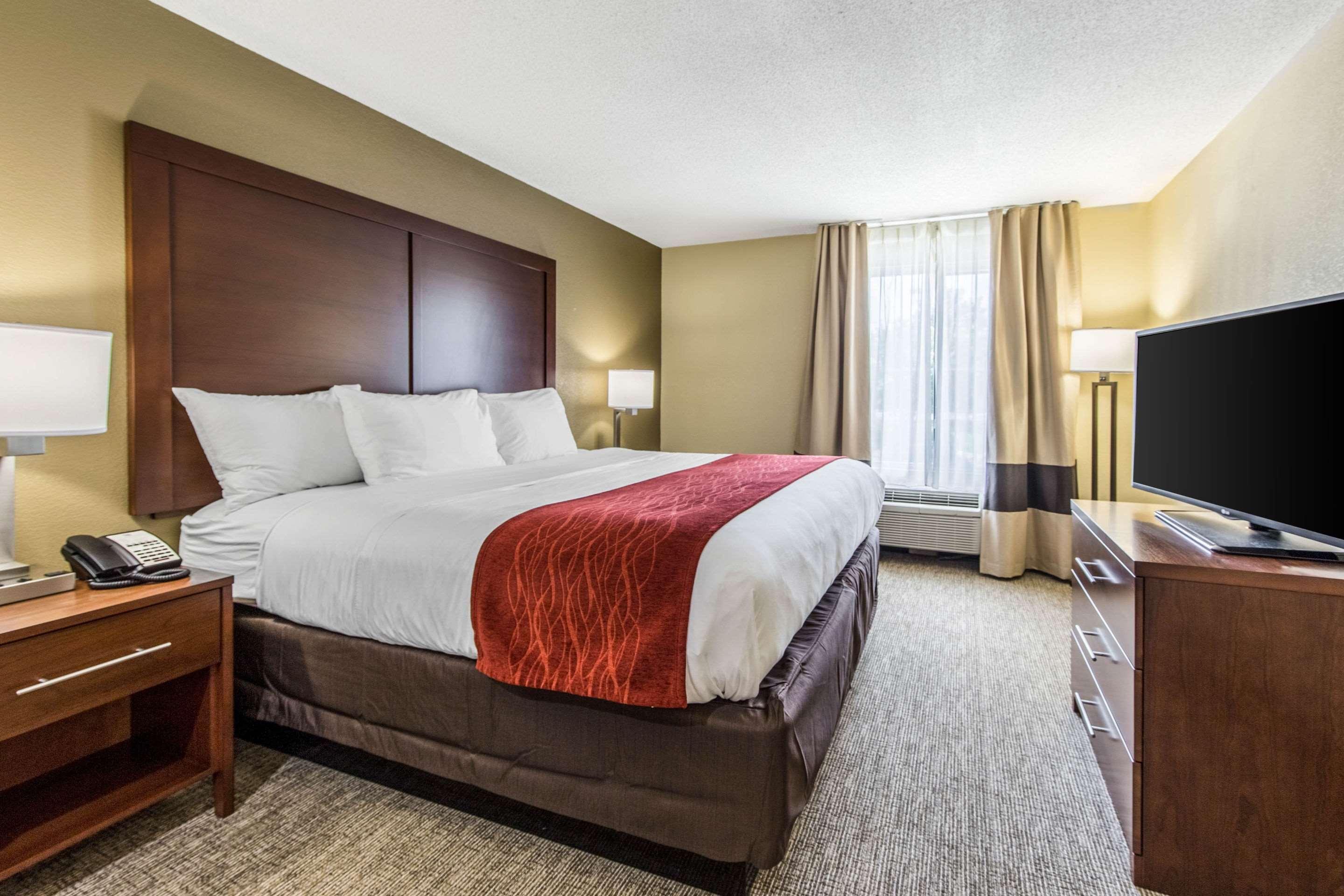 Comfort Inn & Suites Greenwood Near University Екстер'єр фото