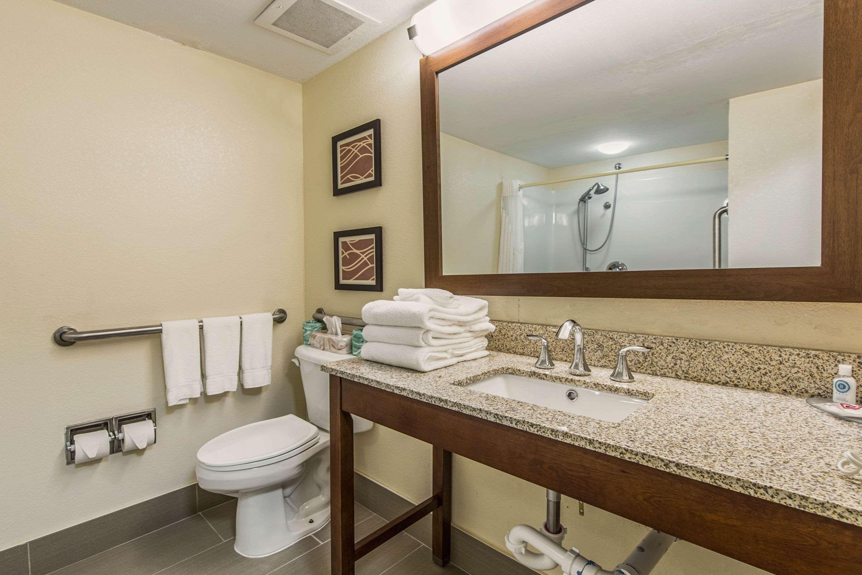 Comfort Inn & Suites Greenwood Near University Екстер'єр фото