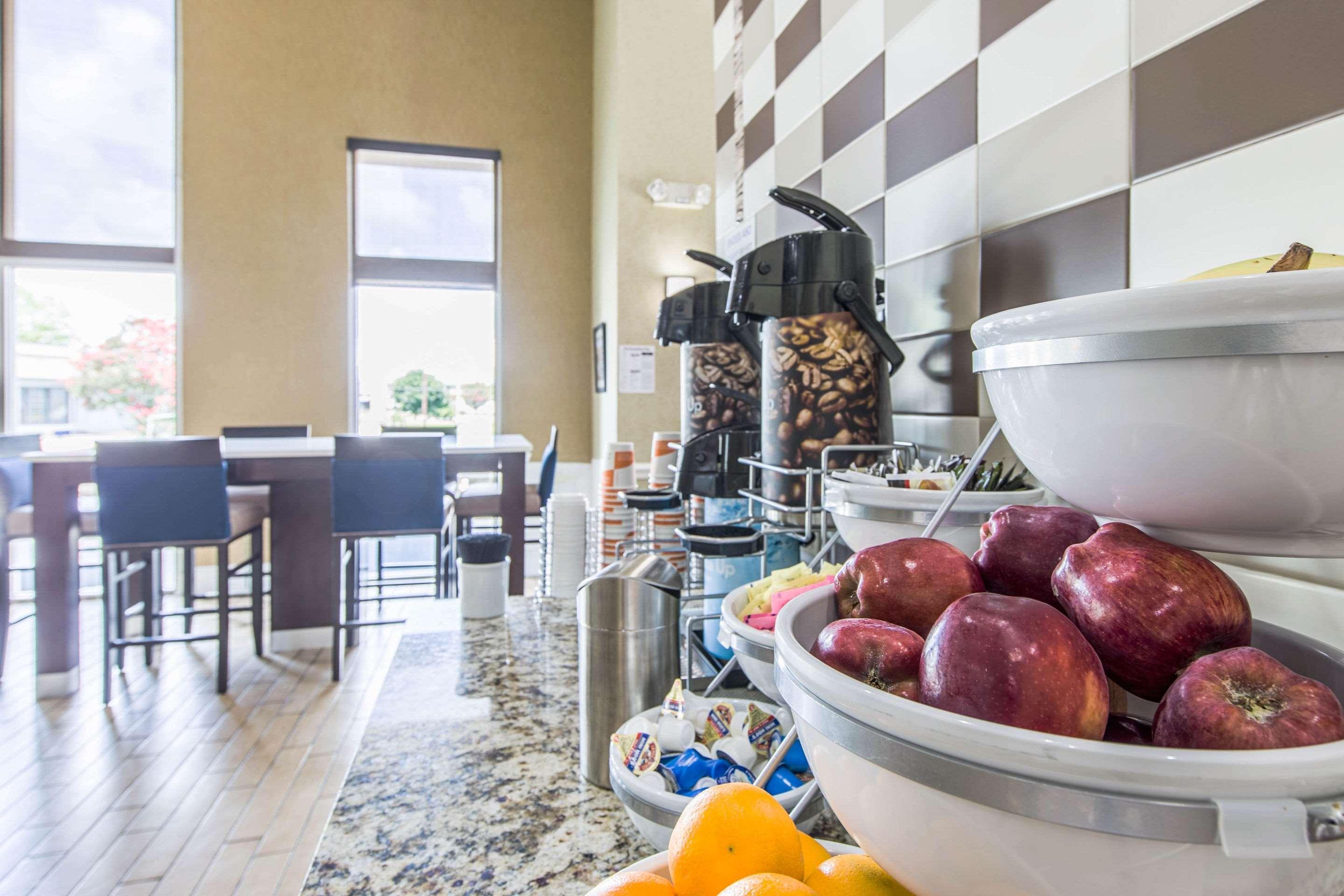 Comfort Inn & Suites Greenwood Near University Екстер'єр фото