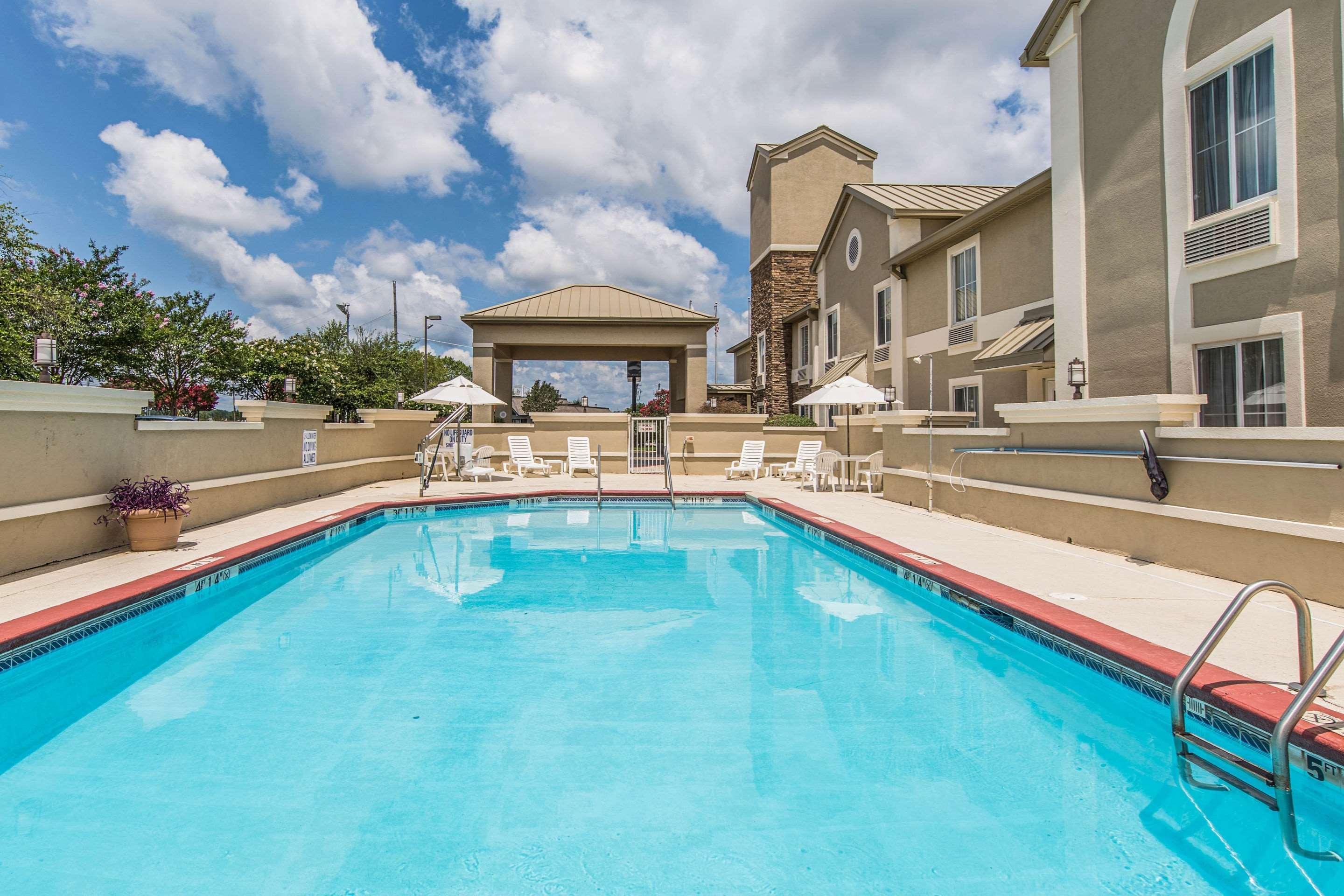 Comfort Inn & Suites Greenwood Near University Екстер'єр фото