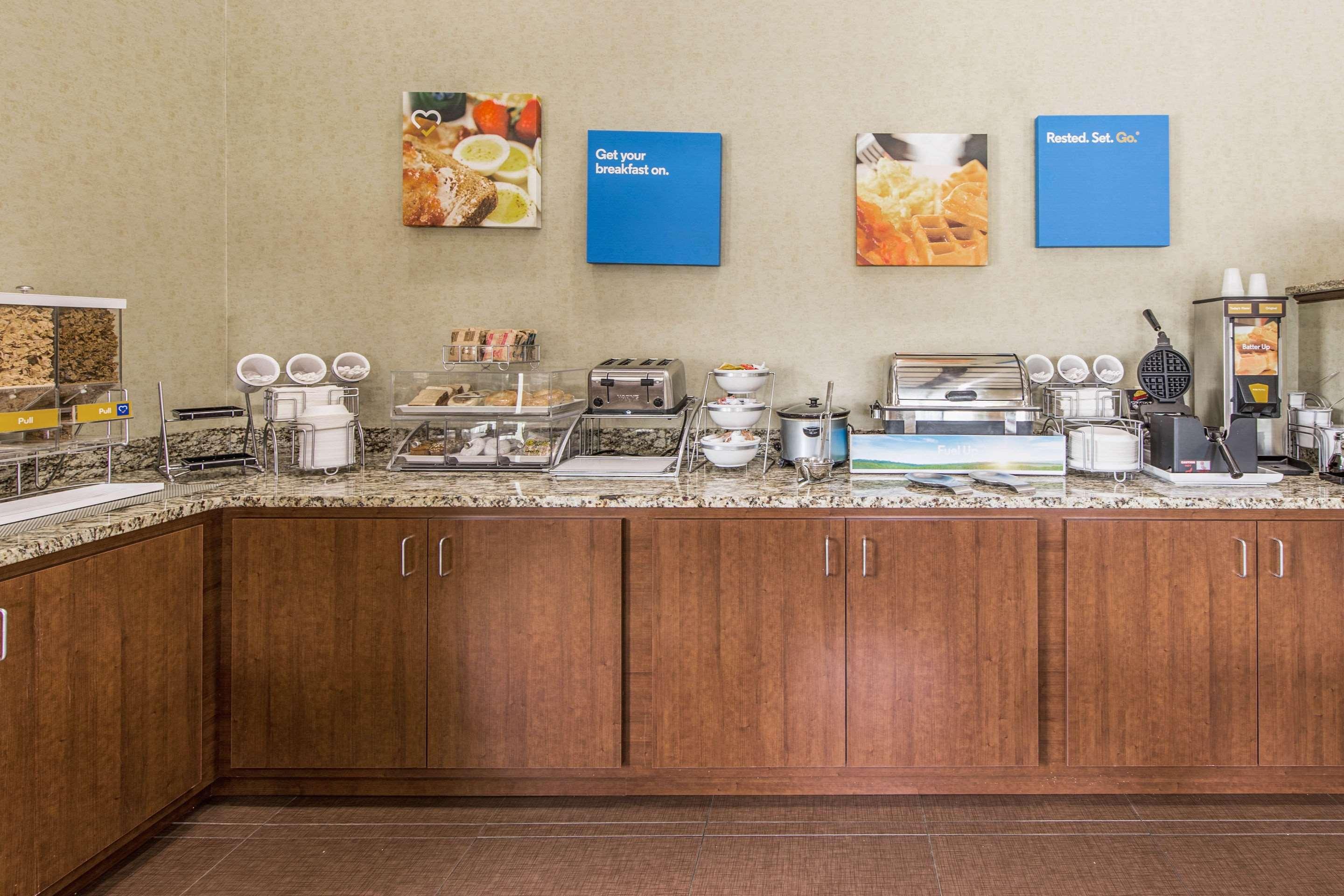 Comfort Inn & Suites Greenwood Near University Екстер'єр фото