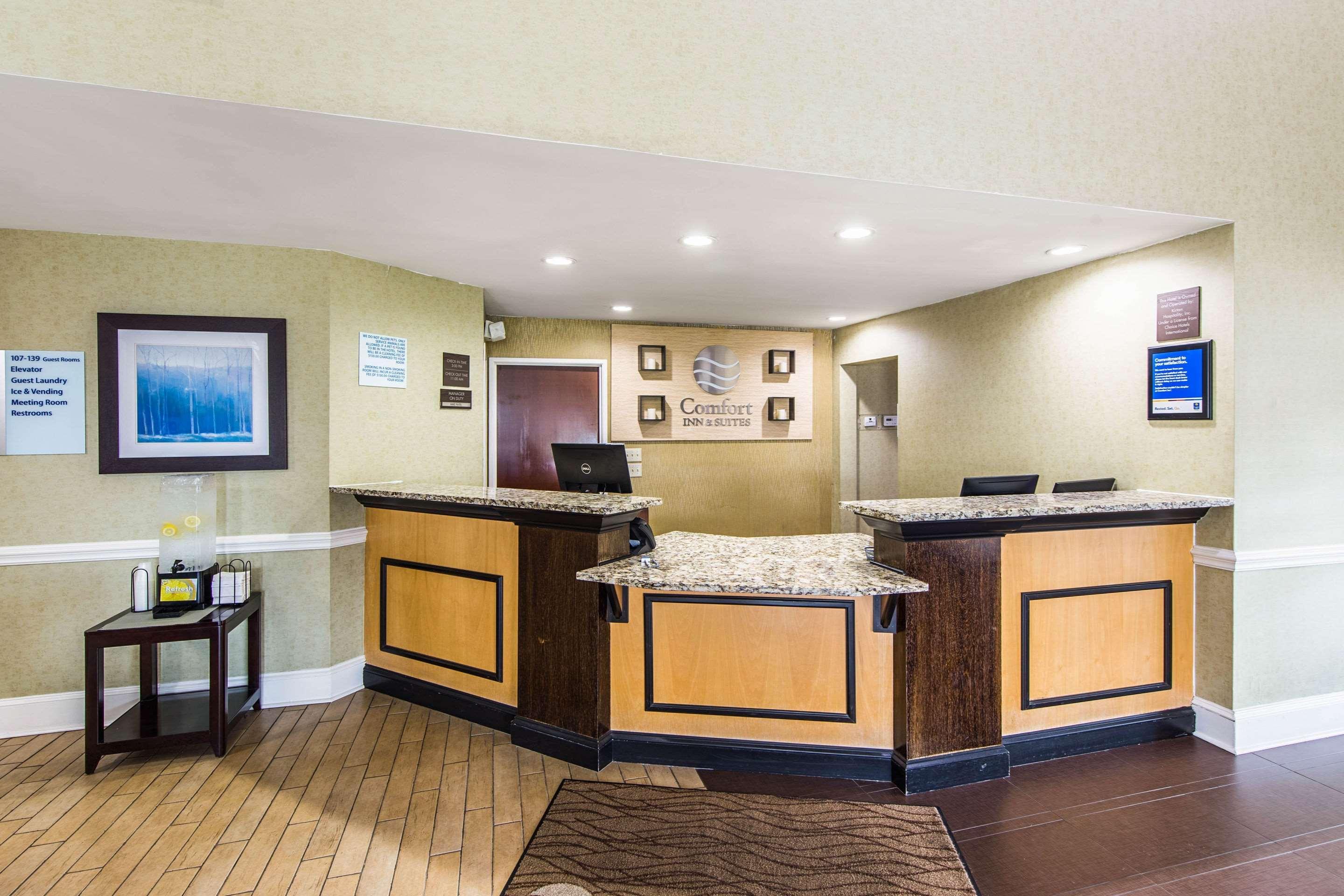Comfort Inn & Suites Greenwood Near University Екстер'єр фото
