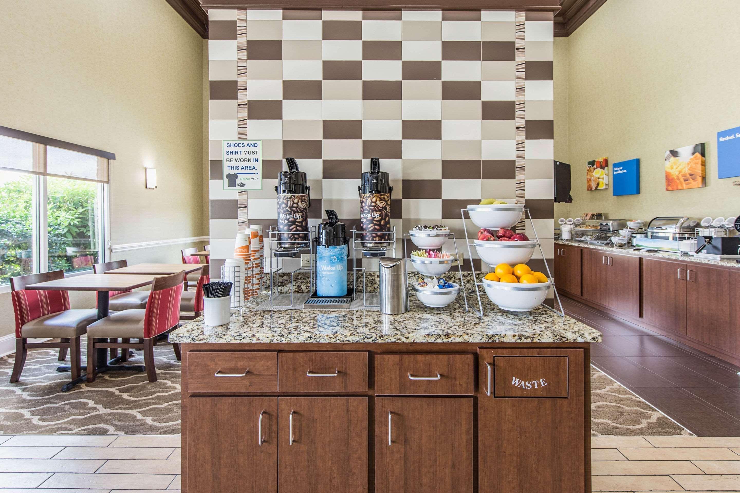 Comfort Inn & Suites Greenwood Near University Екстер'єр фото