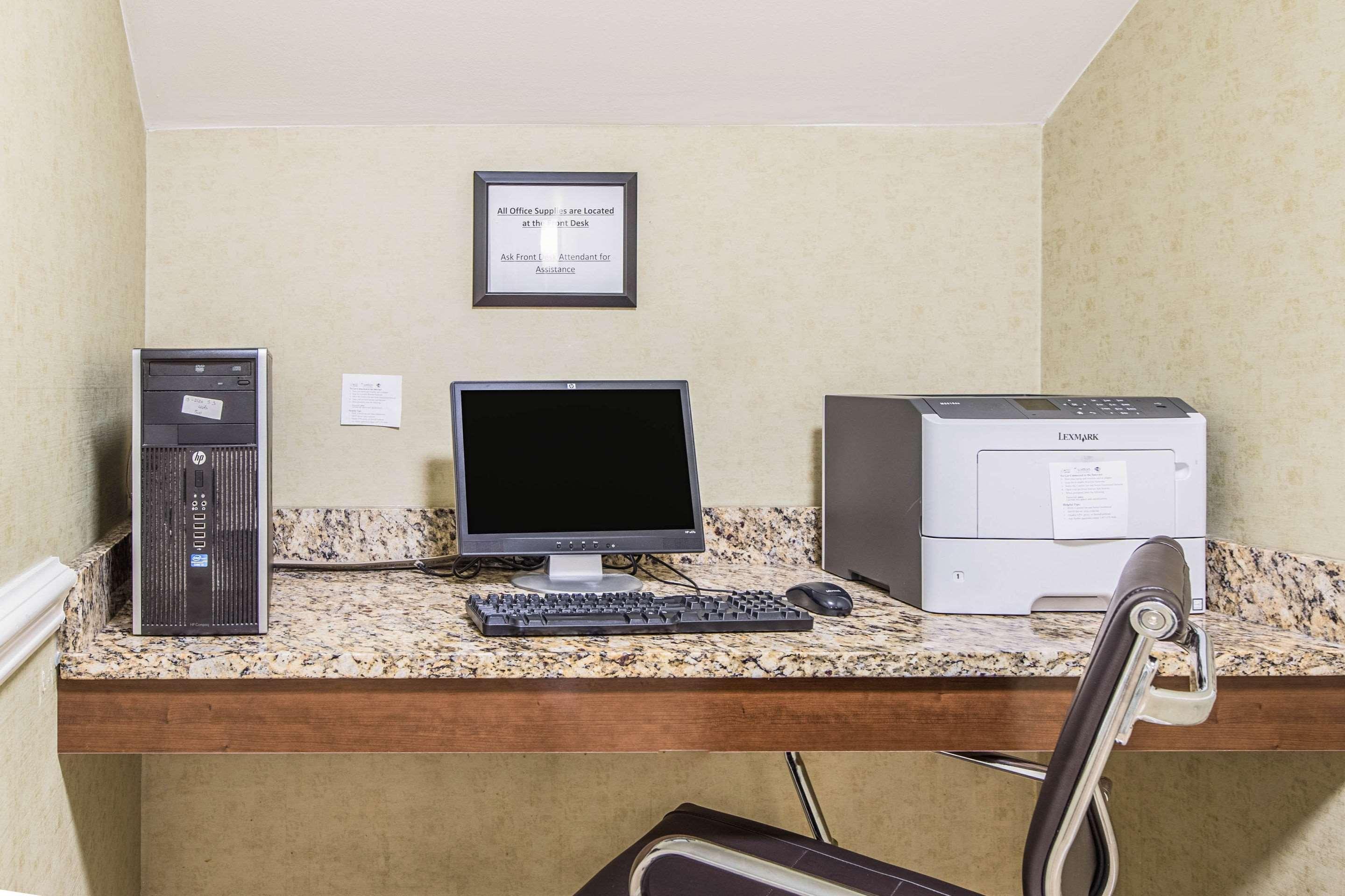 Comfort Inn & Suites Greenwood Near University Екстер'єр фото