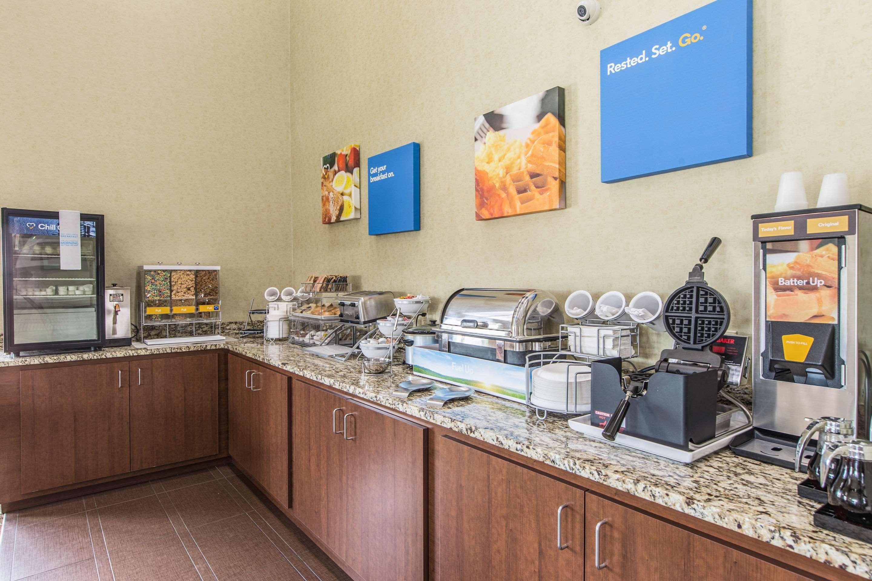 Comfort Inn & Suites Greenwood Near University Екстер'єр фото