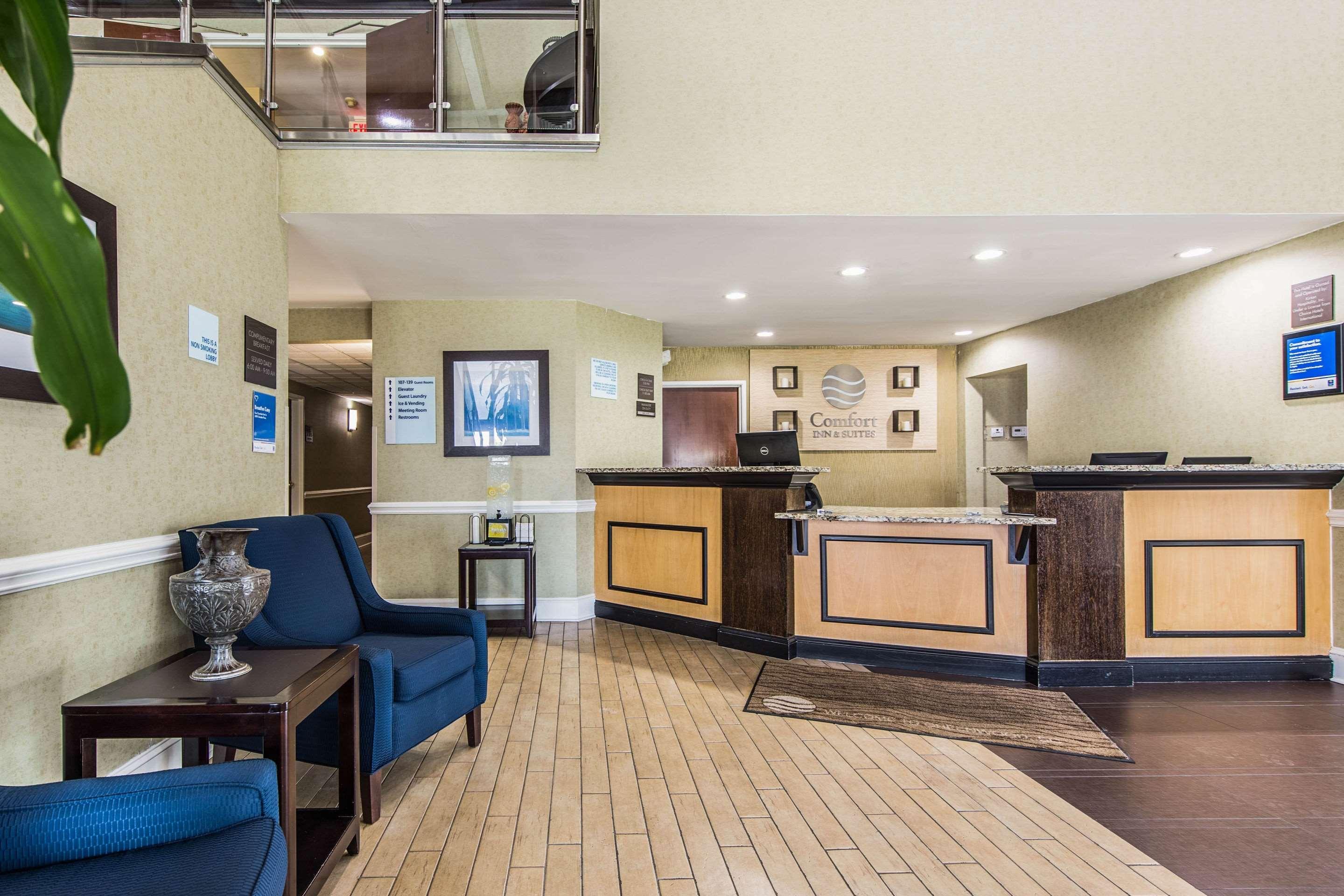 Comfort Inn & Suites Greenwood Near University Екстер'єр фото