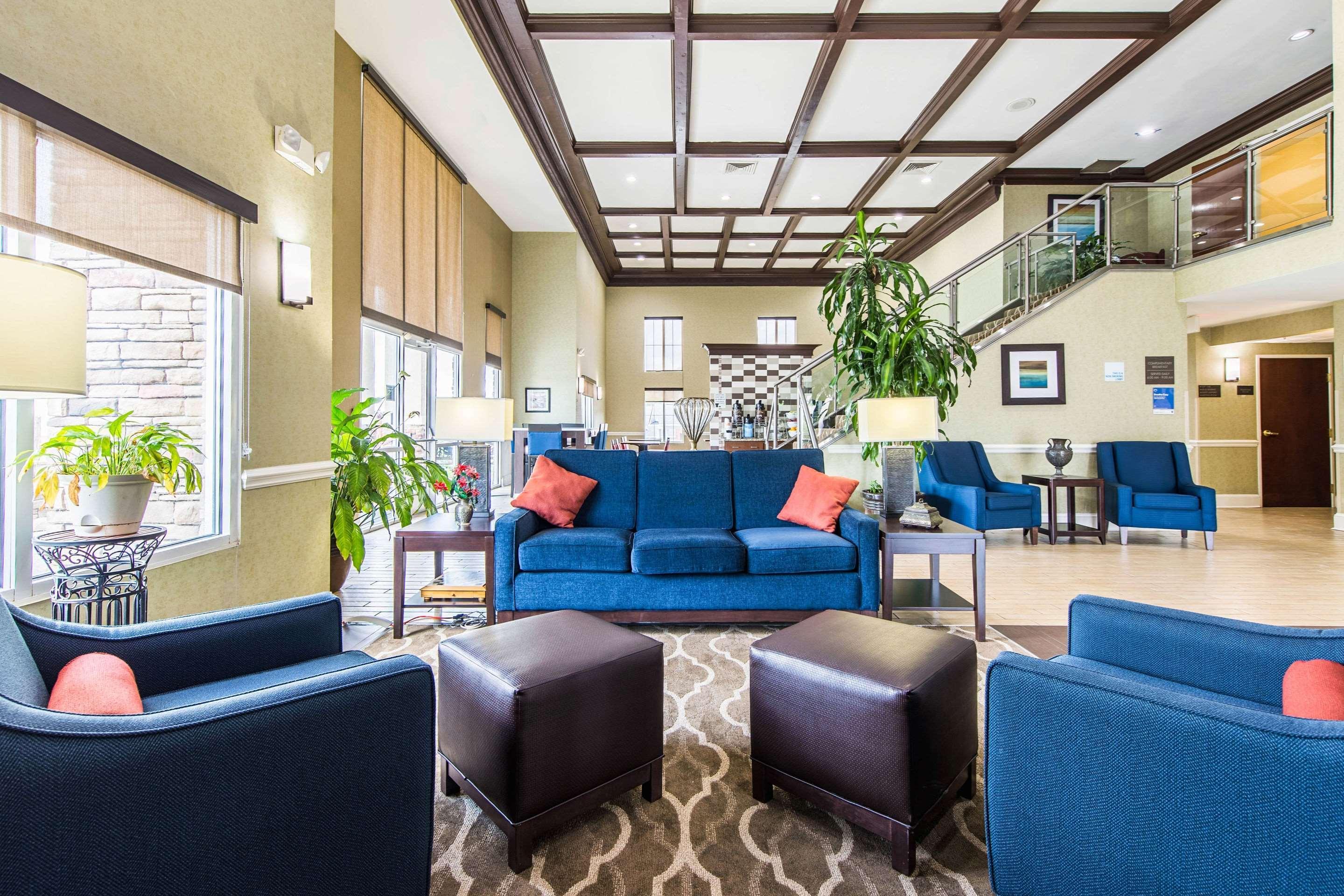 Comfort Inn & Suites Greenwood Near University Екстер'єр фото