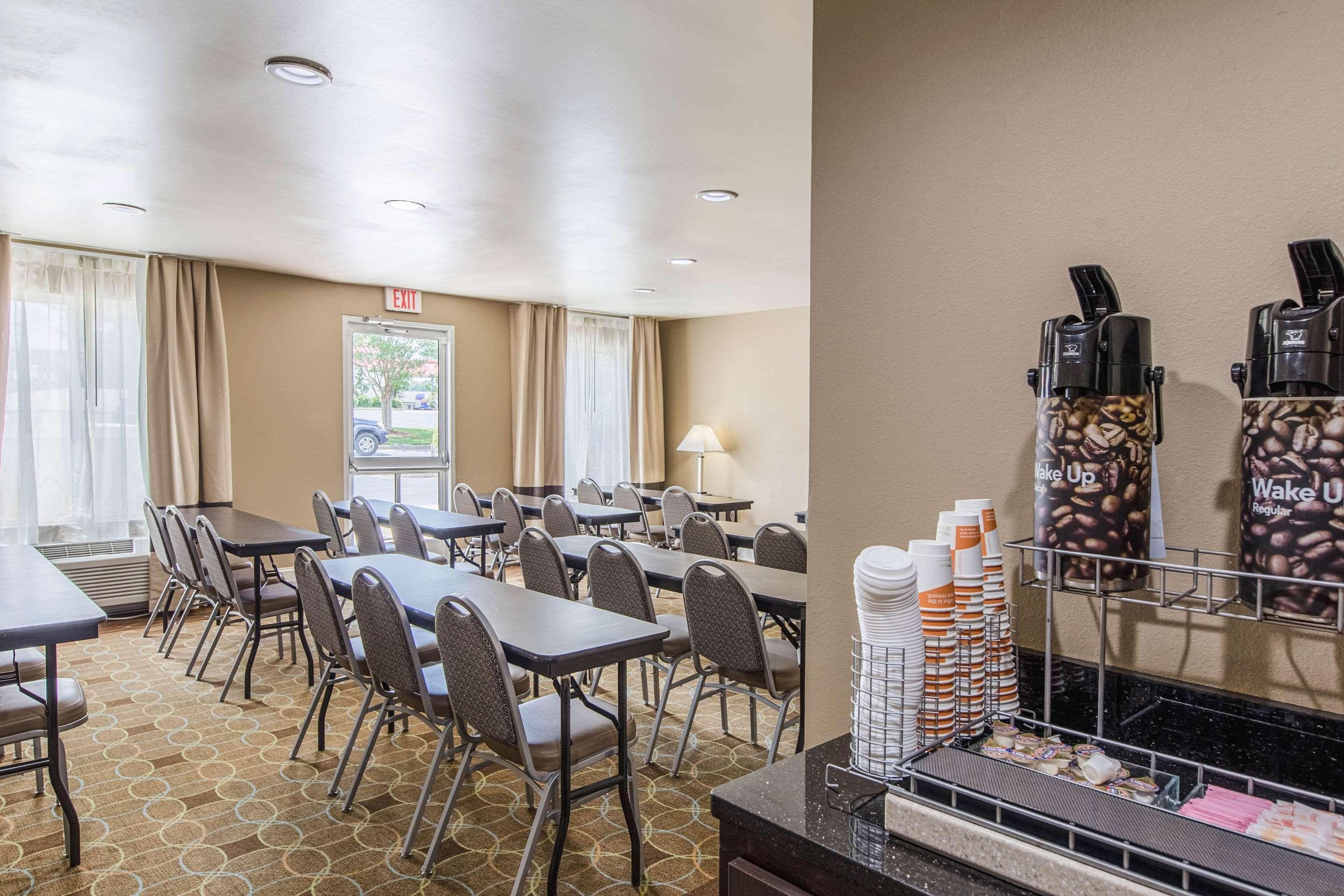 Comfort Inn & Suites Greenwood Near University Екстер'єр фото