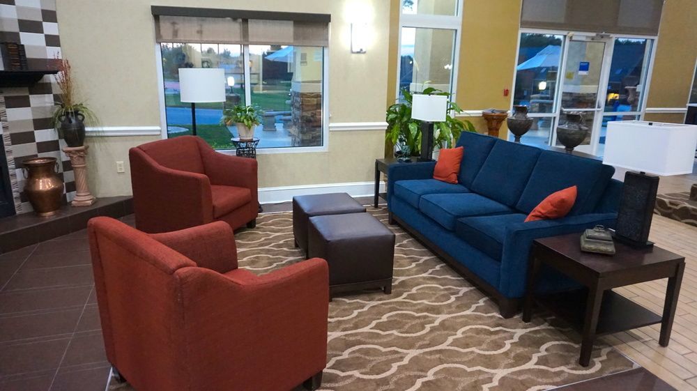 Comfort Inn & Suites Greenwood Near University Екстер'єр фото