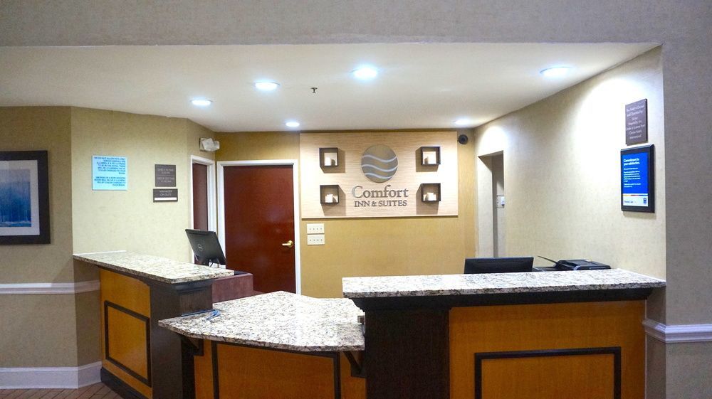 Comfort Inn & Suites Greenwood Near University Екстер'єр фото