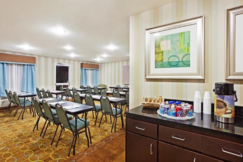 Comfort Inn & Suites Greenwood Near University Екстер'єр фото
