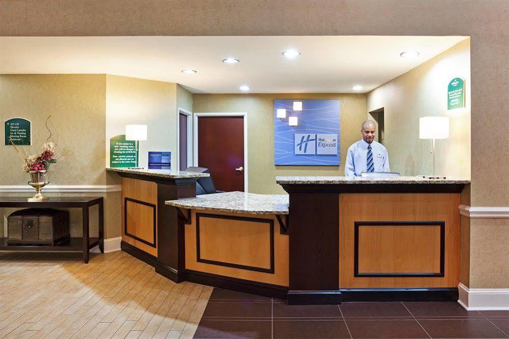 Comfort Inn & Suites Greenwood Near University Екстер'єр фото