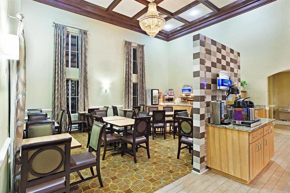 Comfort Inn & Suites Greenwood Near University Екстер'єр фото