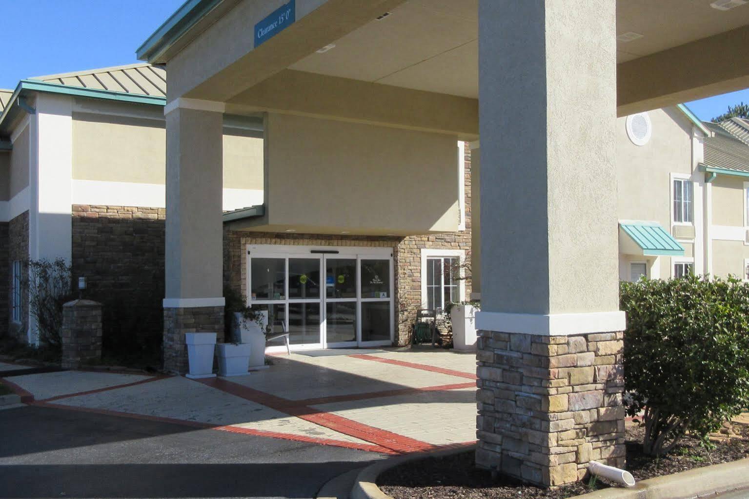 Comfort Inn & Suites Greenwood Near University Екстер'єр фото
