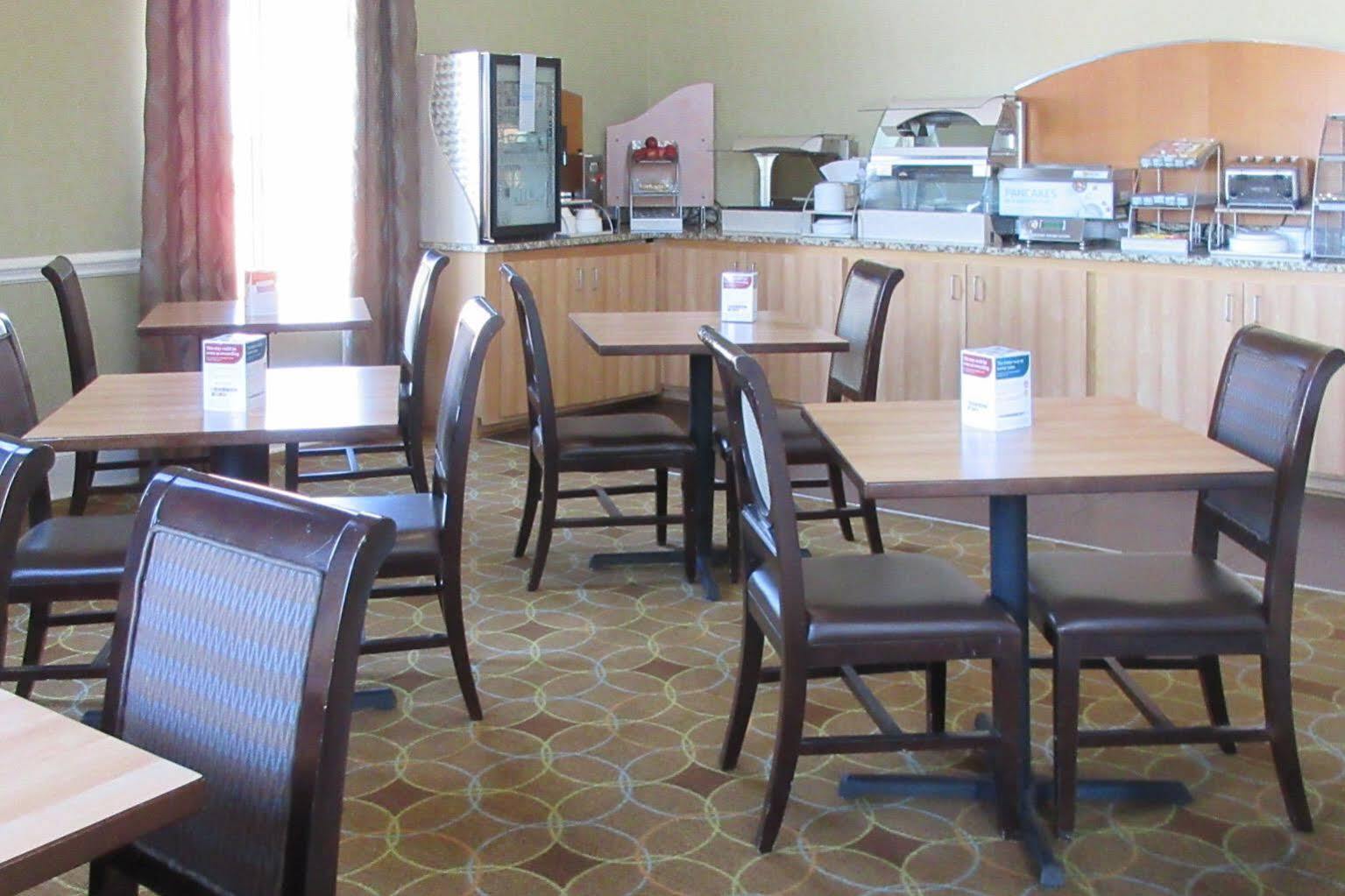 Comfort Inn & Suites Greenwood Near University Екстер'єр фото
