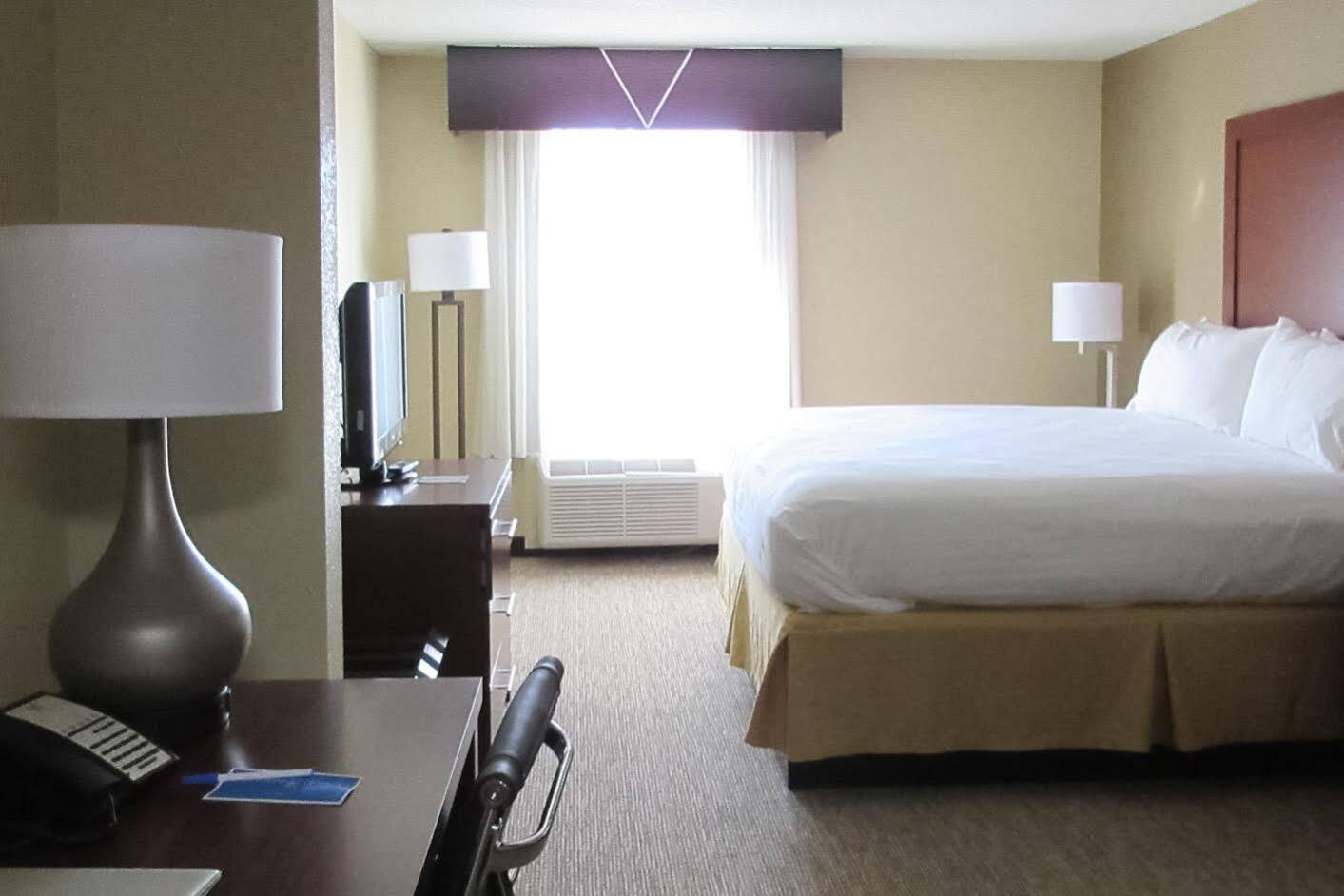 Comfort Inn & Suites Greenwood Near University Екстер'єр фото